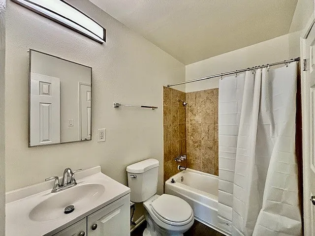 815 N Rose Ave #L8 — Photo 15