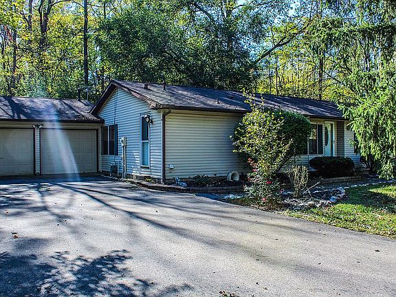 4th image of 800 Whitewater Dr