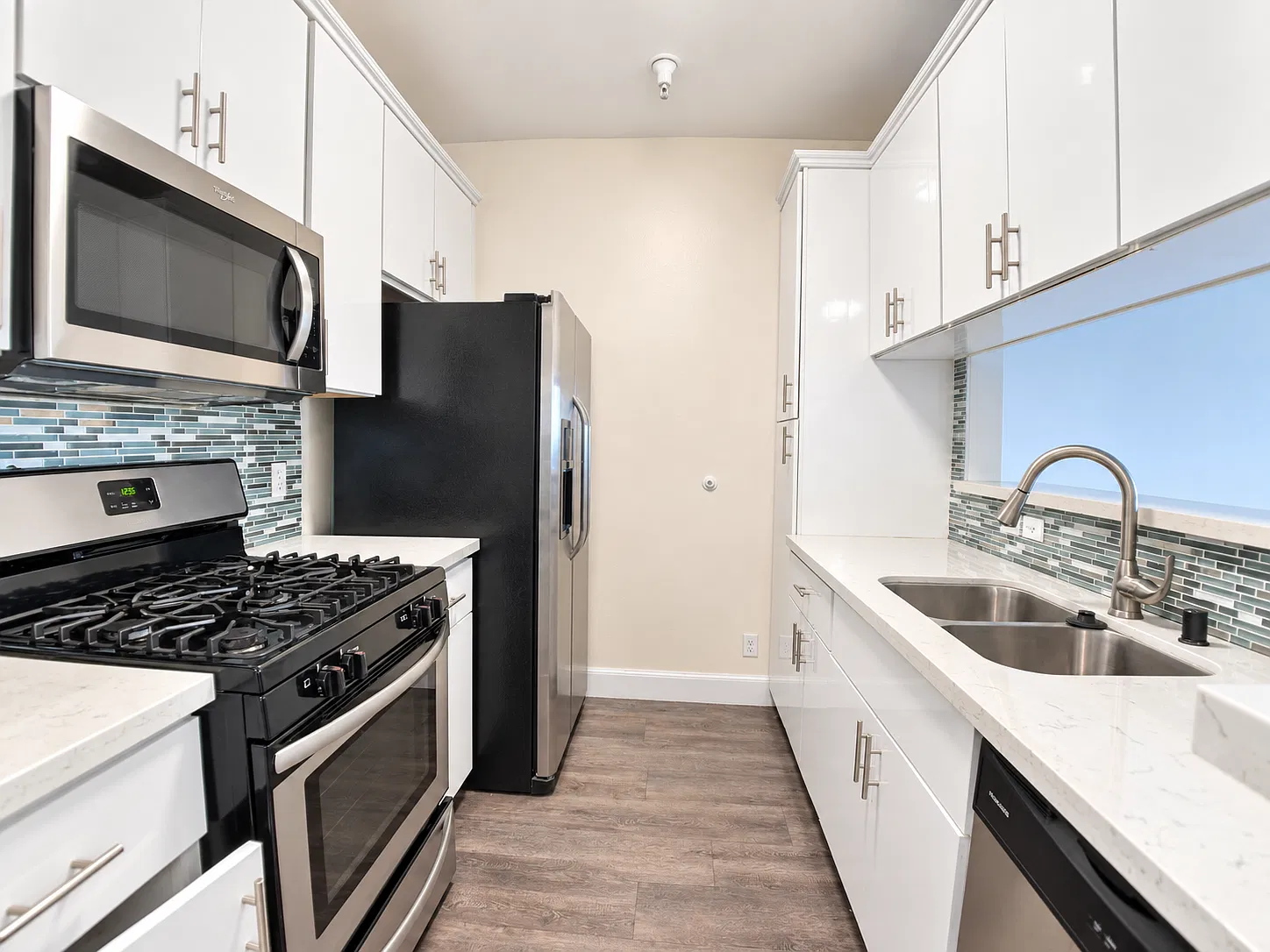 II657 Oxnard St, Unit 101 — Photo 1
