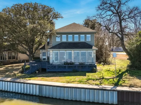 2211 N Wind Dr, Kemp, TX 75143