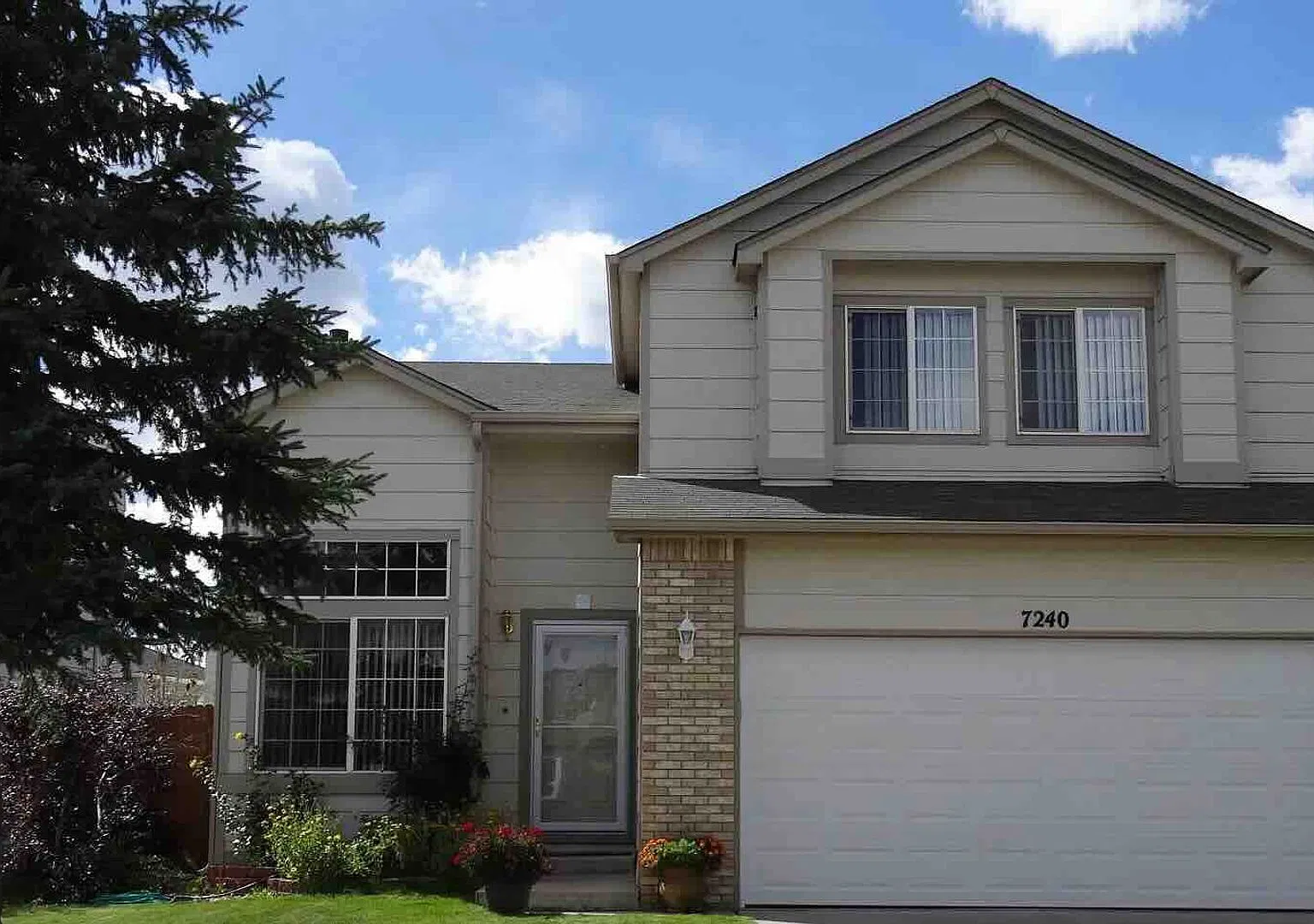 Spacious 4-Bed Home with Finished Basement| Pikes Peak Views — Photo 1
