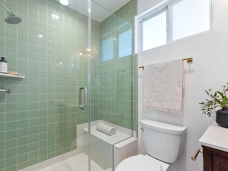 17453 Burbank Blvd — Photo 37