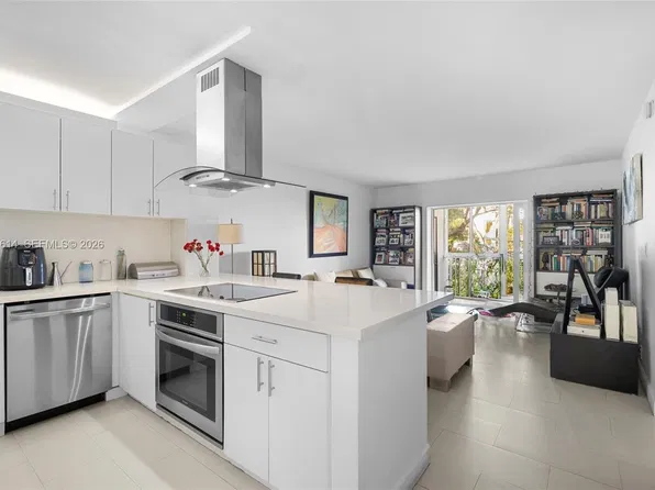 240 Galen Dr APT 109, Key Biscayne, FL 33149
