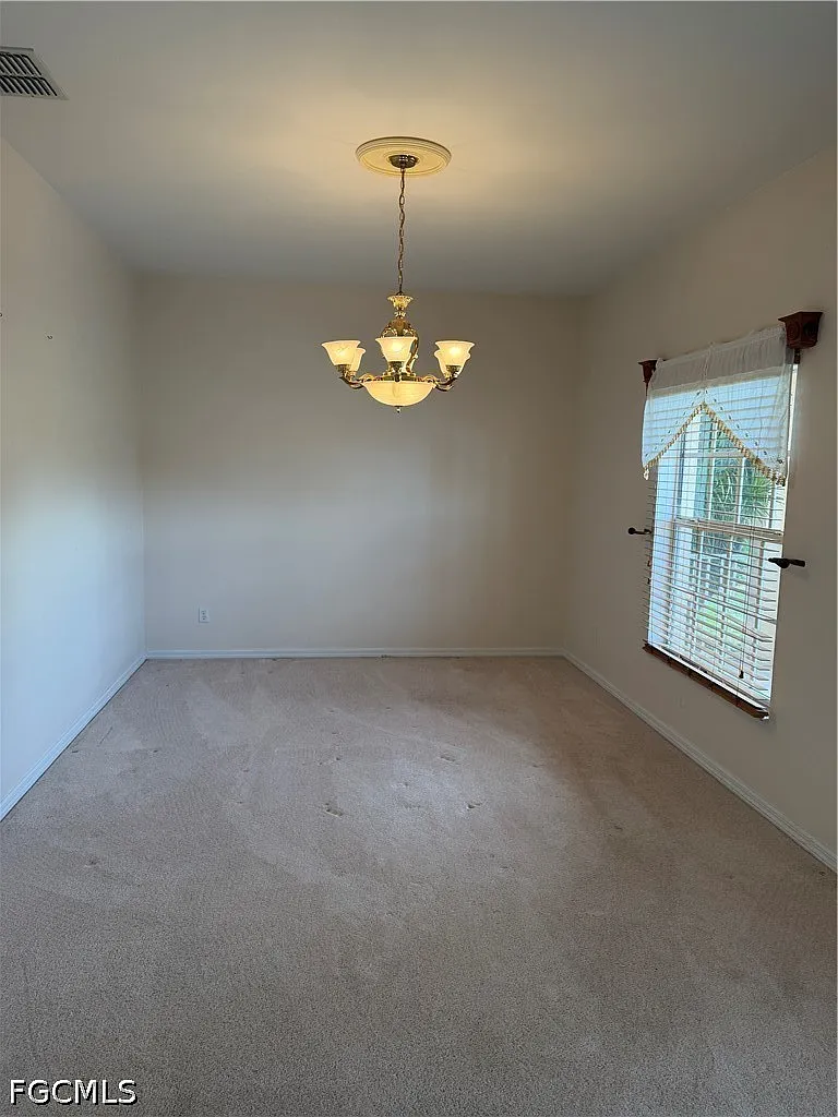 4 bed, 2.0 bath, 2173 sqft, $2,000 — Photo 2