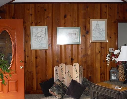 3rd image of 26 W Plum St