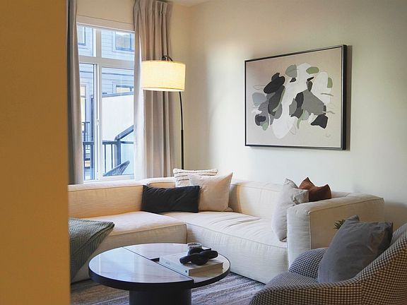5th image of 2150 Rindall Ave #4