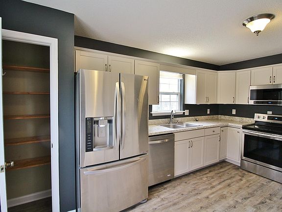 5th image of 533 Barney Ln