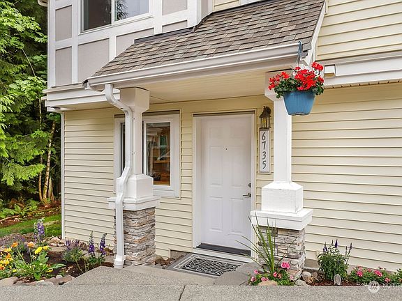 4th image of 6735 SE Cougar Mountain Way #1