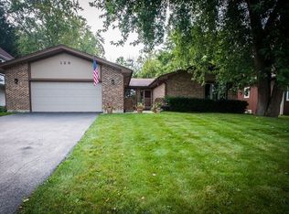 129 Robertson Rd, Lake Zurich, IL 60047