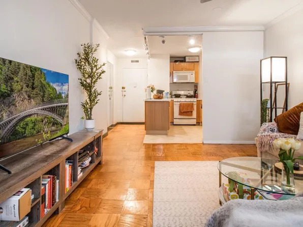 2030 N Adams St APT 1109, Arlington, VA 22201