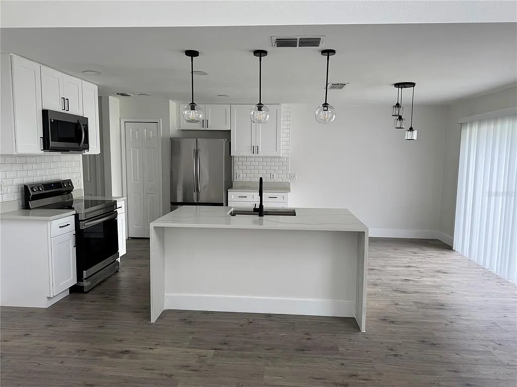 3 bed, 2.5 bath, 1523 sqft, $2,350 — Photo 4