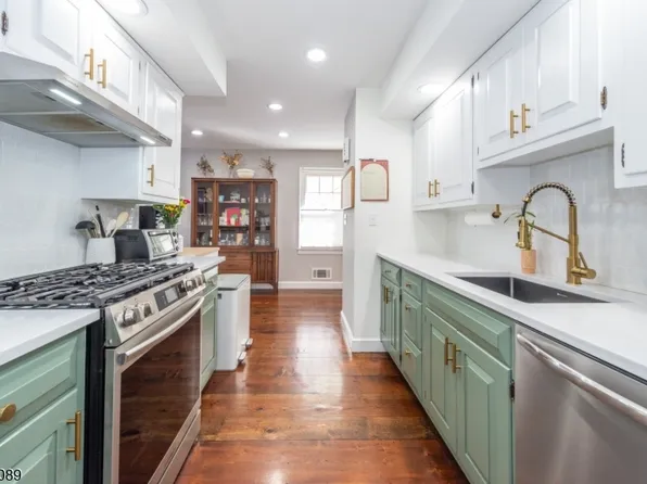 5 Murray Hill Sq, New Providence Boro, NJ 07974