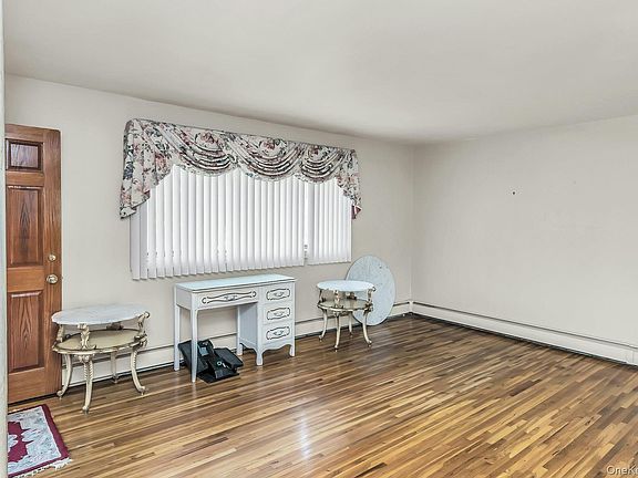 4th image of 22 Beach Avenue