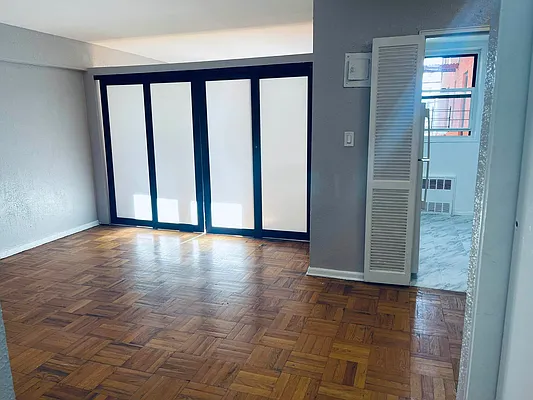 Living room, photo 2