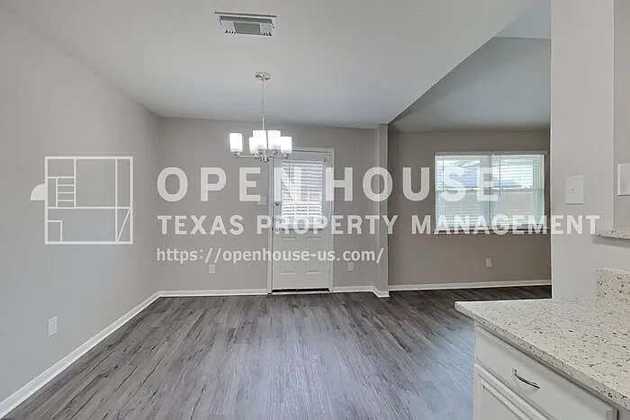 2815 Fox Mountain Dr — Photo 6