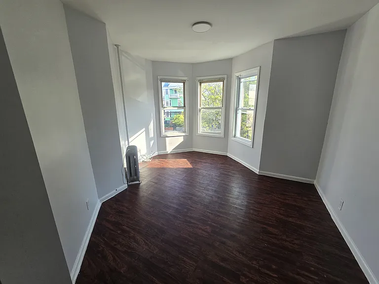 259 Verona Ave #3 — Photo 2