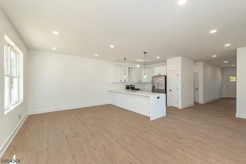 3 bed, 2.5 bath, $4,100 — Photo 3