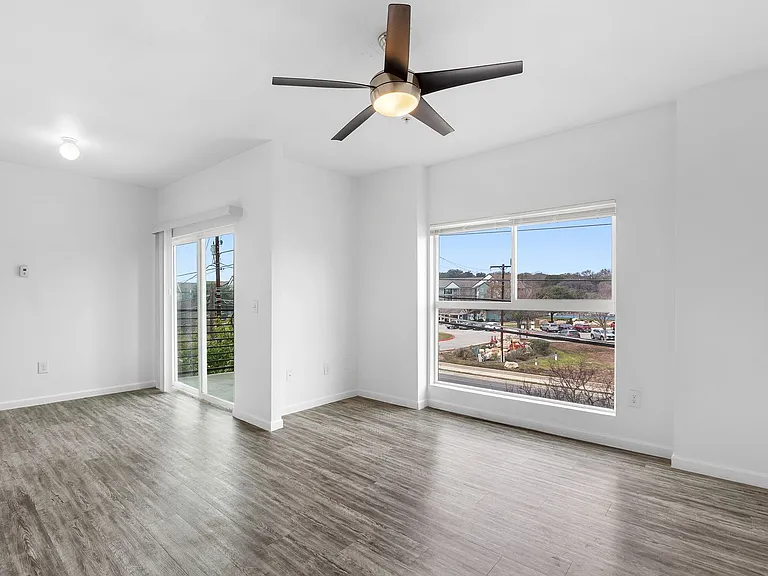 Green Spring Apartments — Photo 21