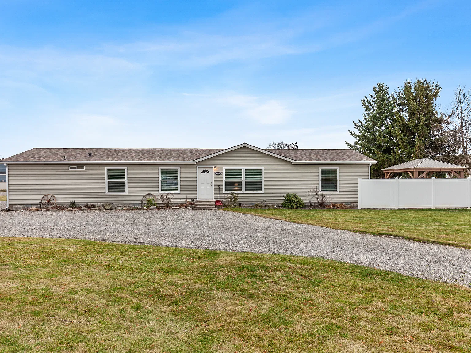 5 bed, 1872 sqft, $3,000 — Photo 1