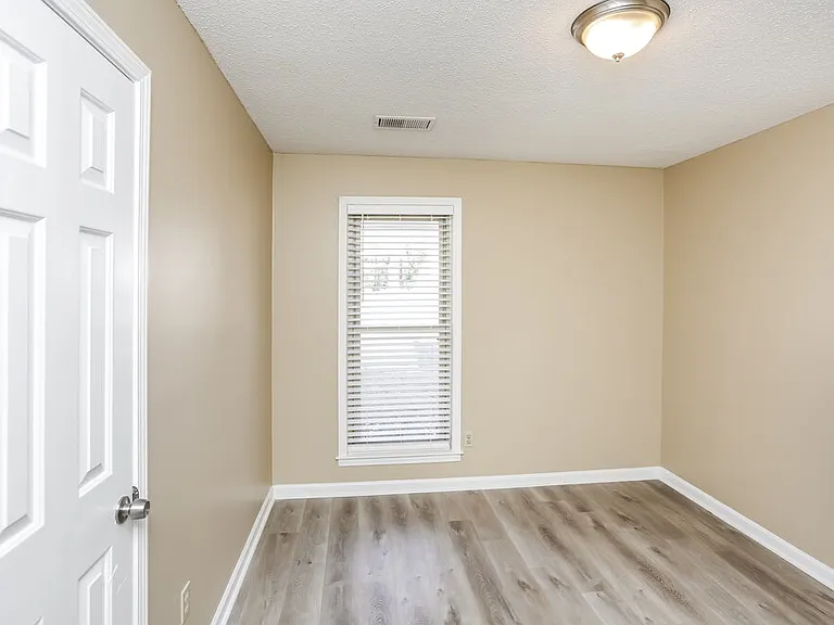 8123 Cairn Dr — Photo 17