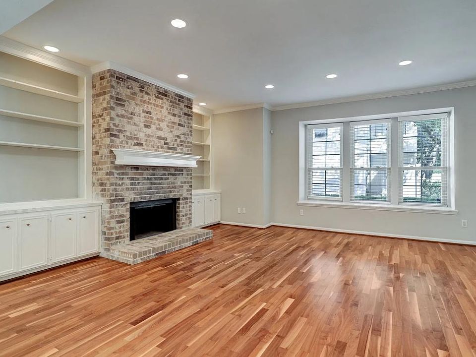 1st image of 1439 Bering Dr #1477