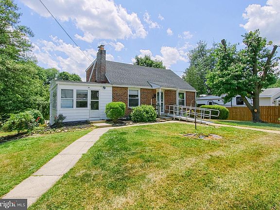 3rd image of 2029 Clarendon St