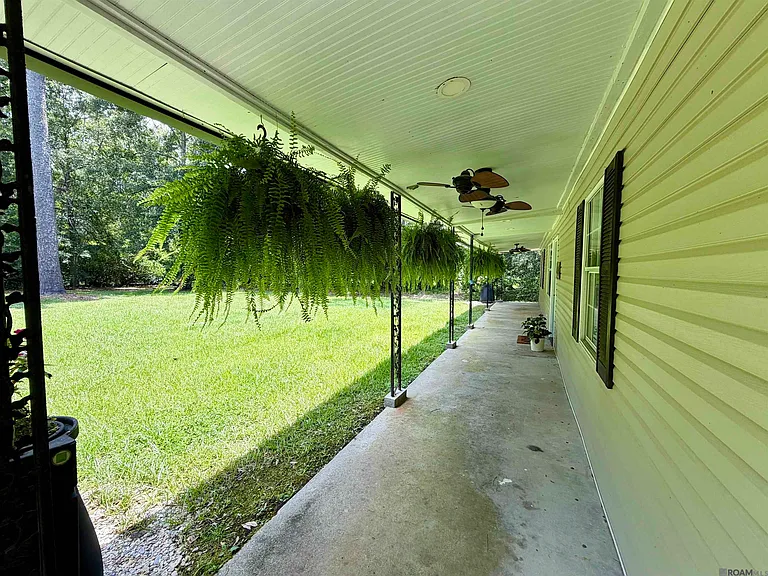 26084 Pichon Rd — Photo 2