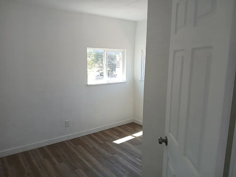 828 6th St #1 — Photo 5