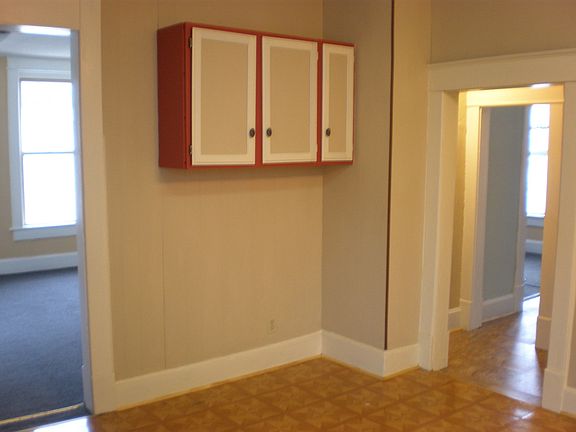 kitchen thro to dining