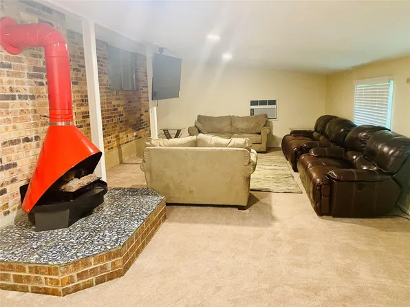 6028 Mike Nesmith St, Leon Valley, TX 78238