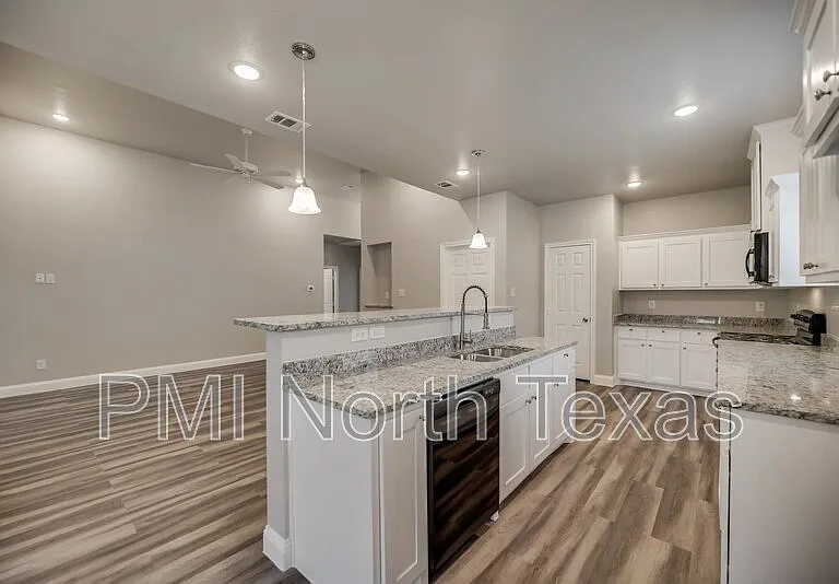 1518 Walworth St — Photo 6