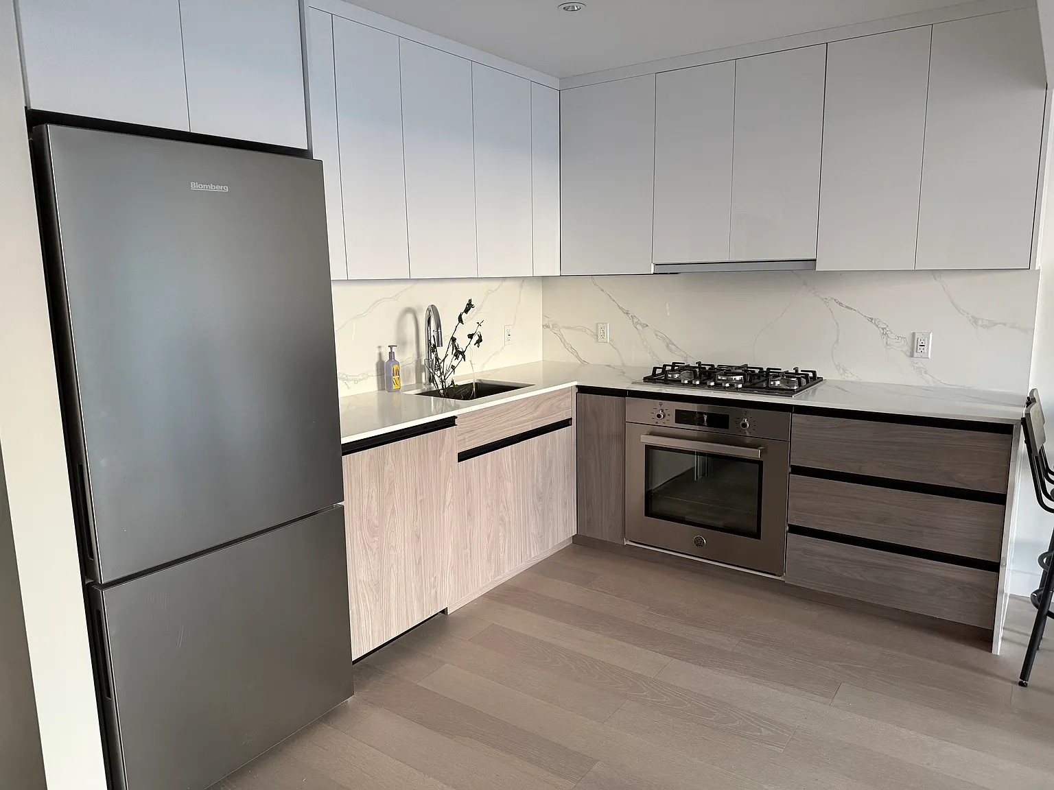 1 bed, 589 sqft, $3,000 — Photo 2