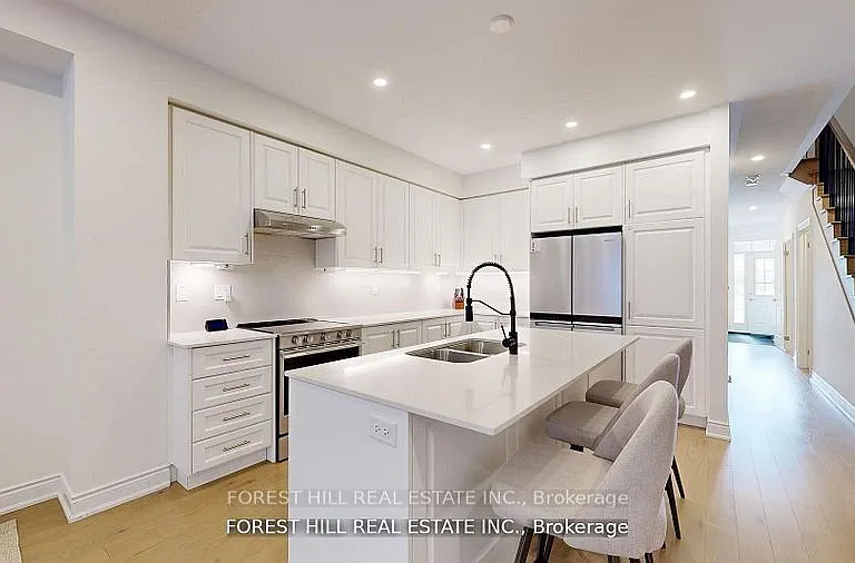 54 Montrose Blvd — Photo 5