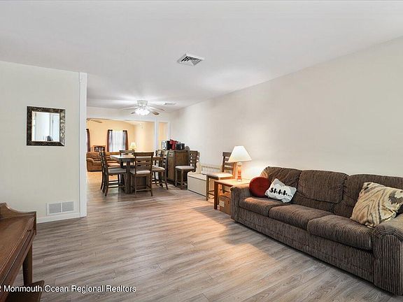 4th image of 1208 Lakeside Dr S