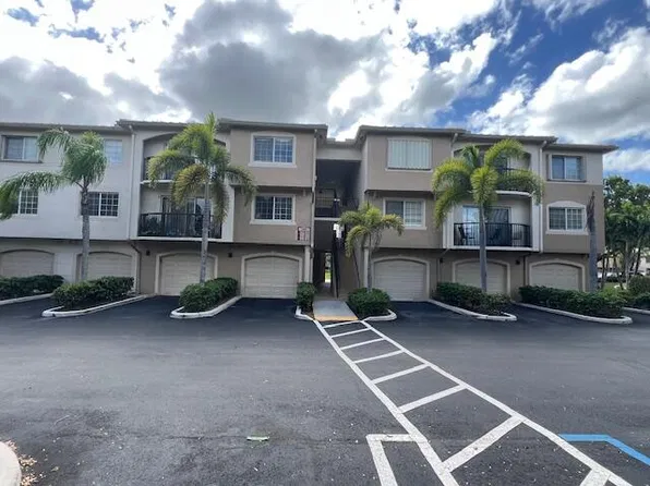 500 Crestwood Ct, Royal Palm Beach, FL