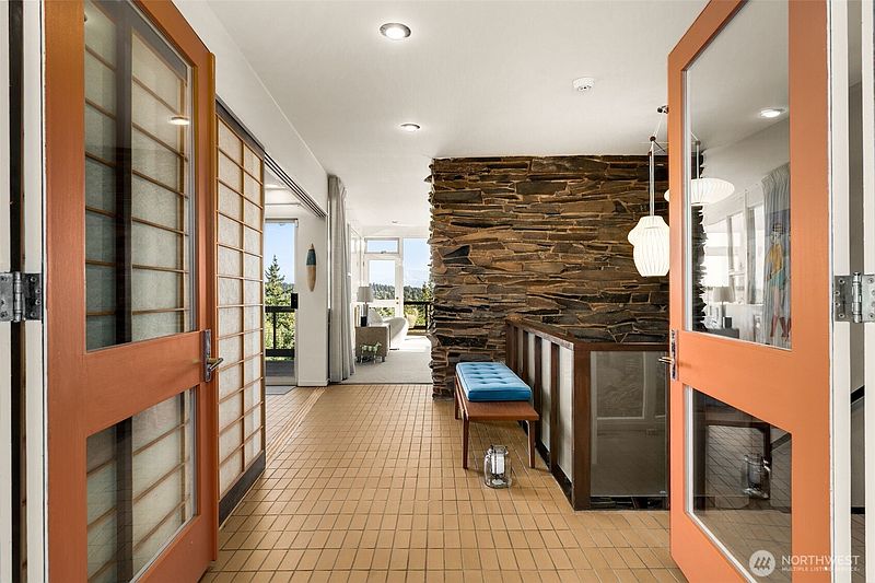 5th image of 17059 16th Avenue SW