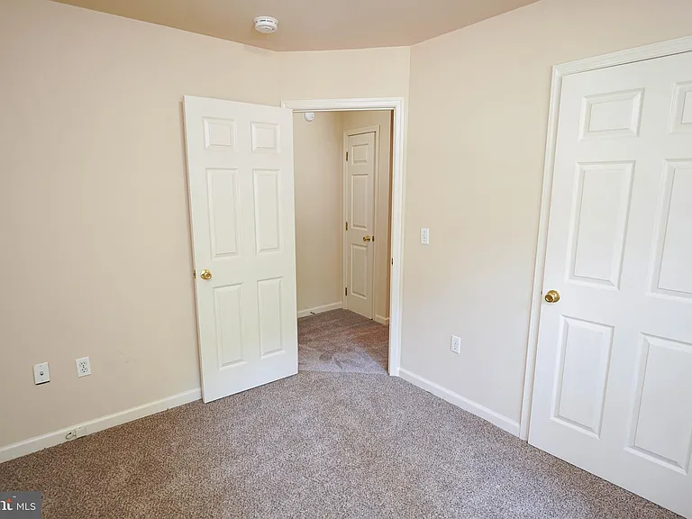 935 Queen Ave — Photo 29