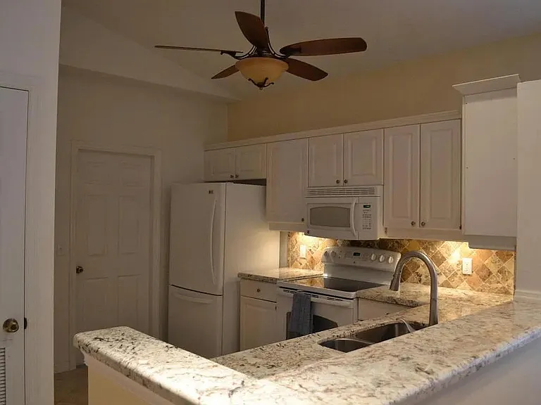 7916 SE Sugar Pines Way — Photo 4