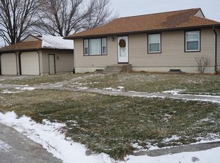 102 Dorothy Ln, Lone Tree, IA 52755