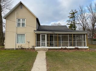 218 S John St, Newaygo, MI