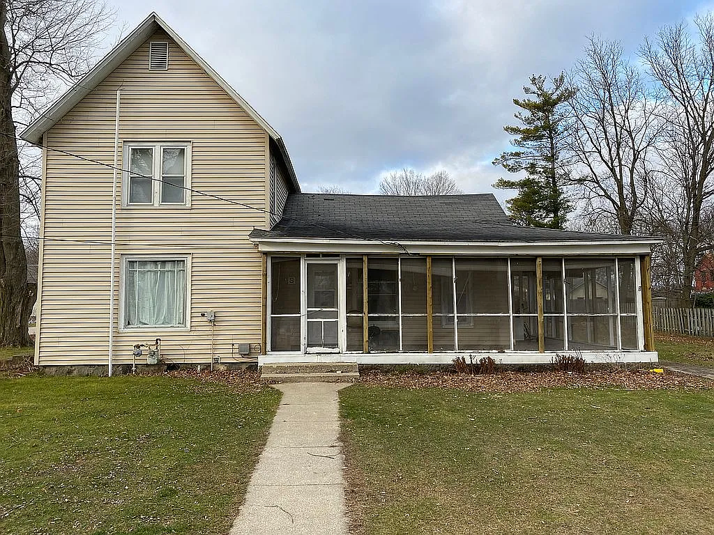 218 S John St photo 1