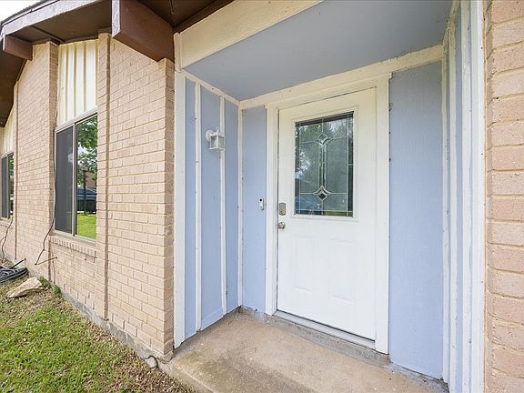 4th image of 722 Meadowglen Dr