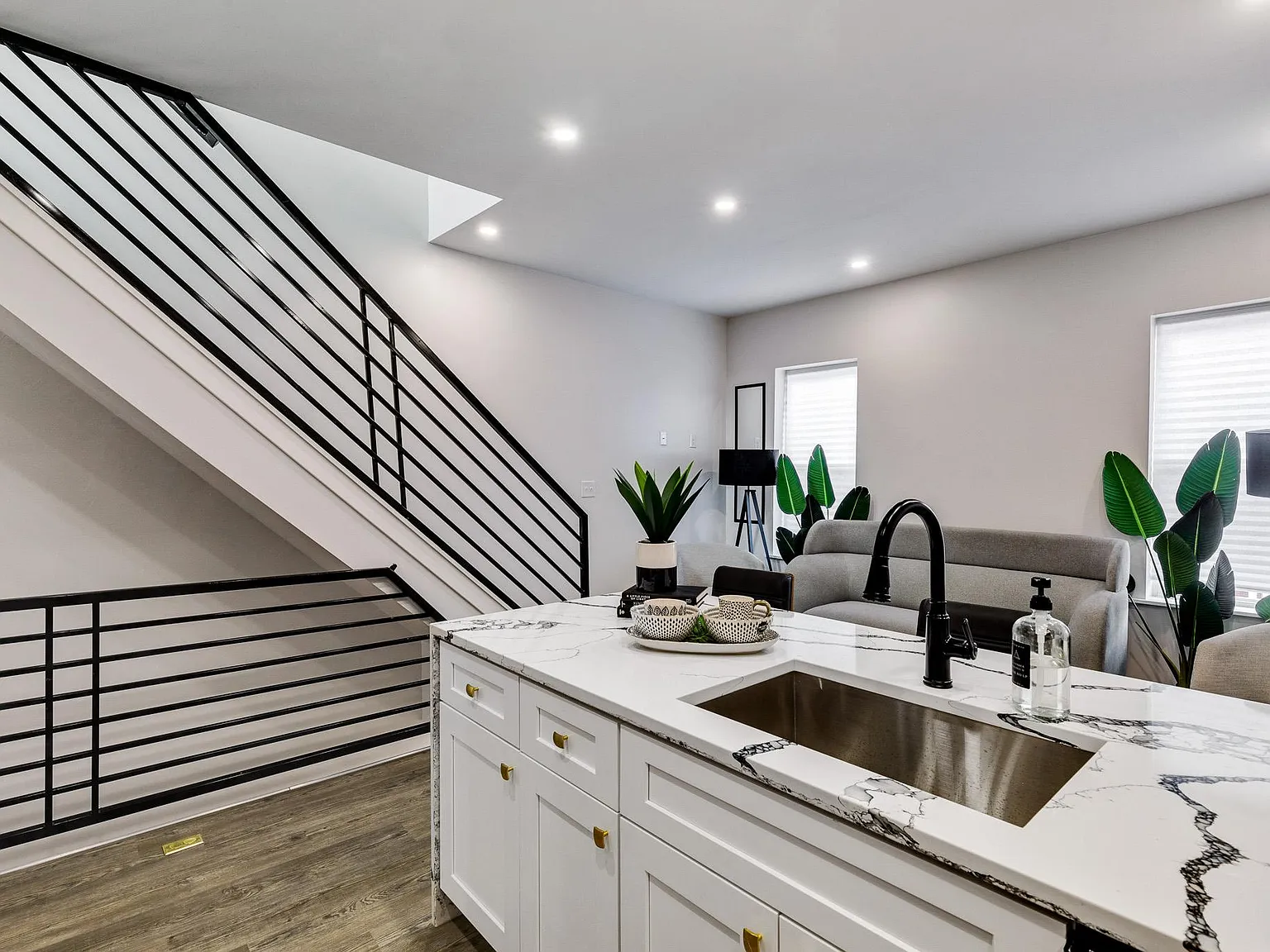 2 bed, 1200 sqft, $1,600 — Photo 4