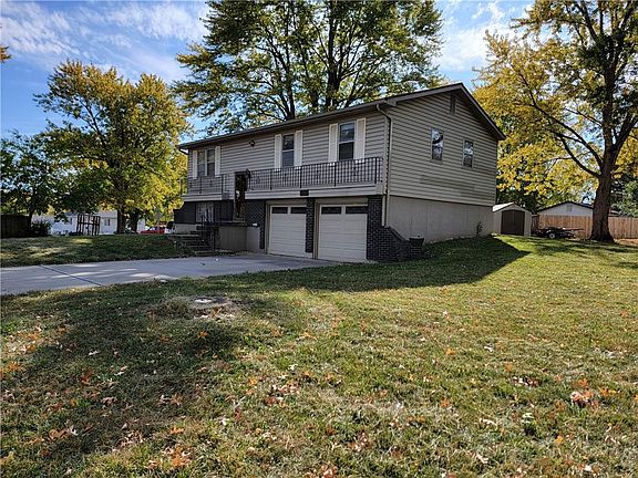 2nd image of 714 NE Westwind Dr