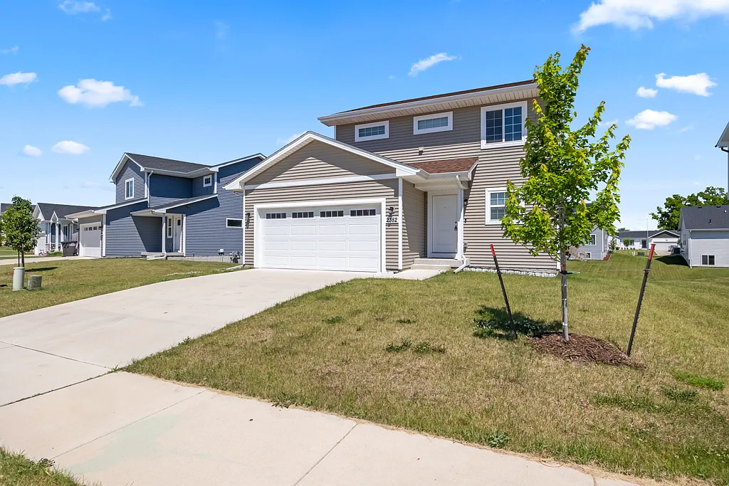 3 bed, 2.5 bath, 1364 sqft, $2,895 — Photo 2