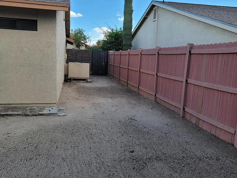 9689 N Donegal Pl — Photo 17