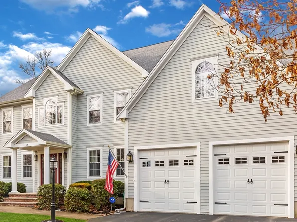 14 Marial Dr, Dartmouth, MA 02748