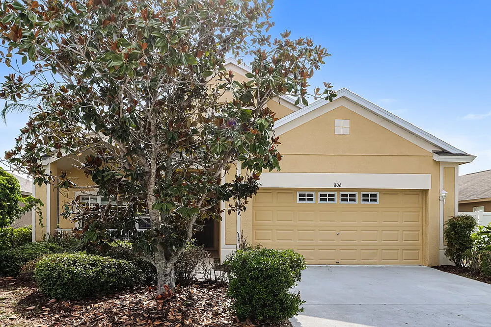 4 bed, 2.0 bath, 2435 sqft, $2,305 — Photo 1