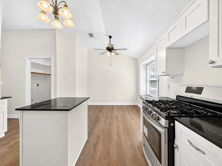 15307 Flemington Ave — Photo 19