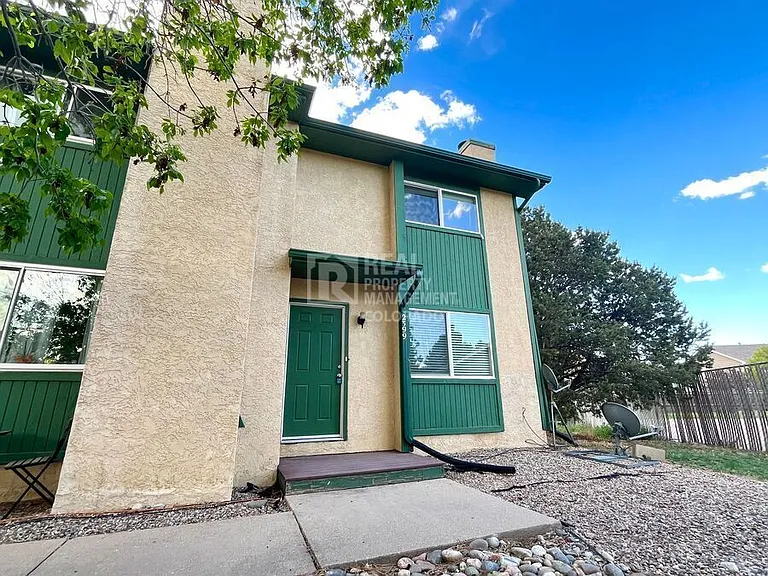 2399 Washo Cir — Photo 1